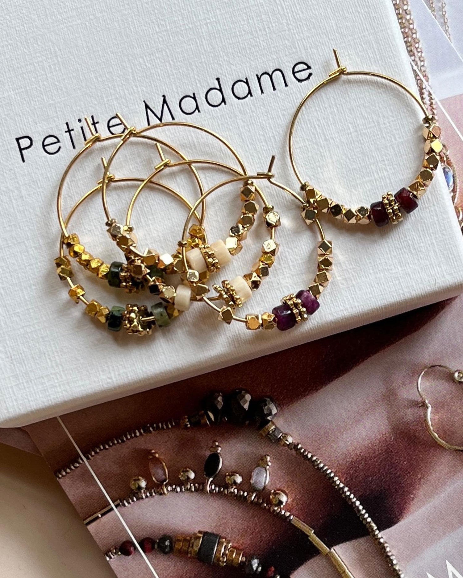 LES BOUCLES D OREILLES