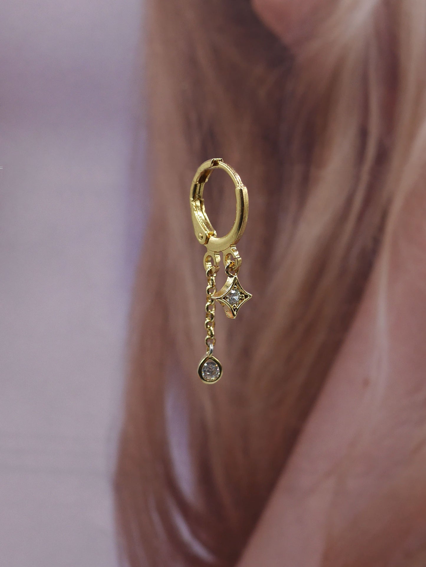 osez la mono boucle made in france pour des oreilles bijoutées avec allure et portez la création qu 'on ne retrouve pas partout