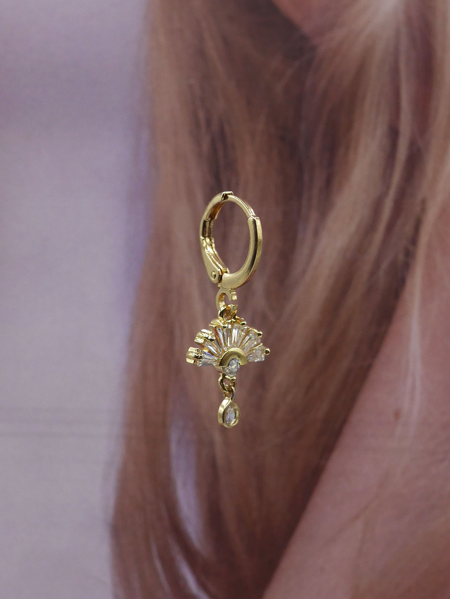 mono boucles bijoux tendance avec suspension éventail en zirconium bijoux femme de qualité française