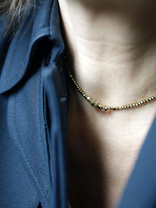 Collier ras de cou perles dorées irrégulières - Nadia