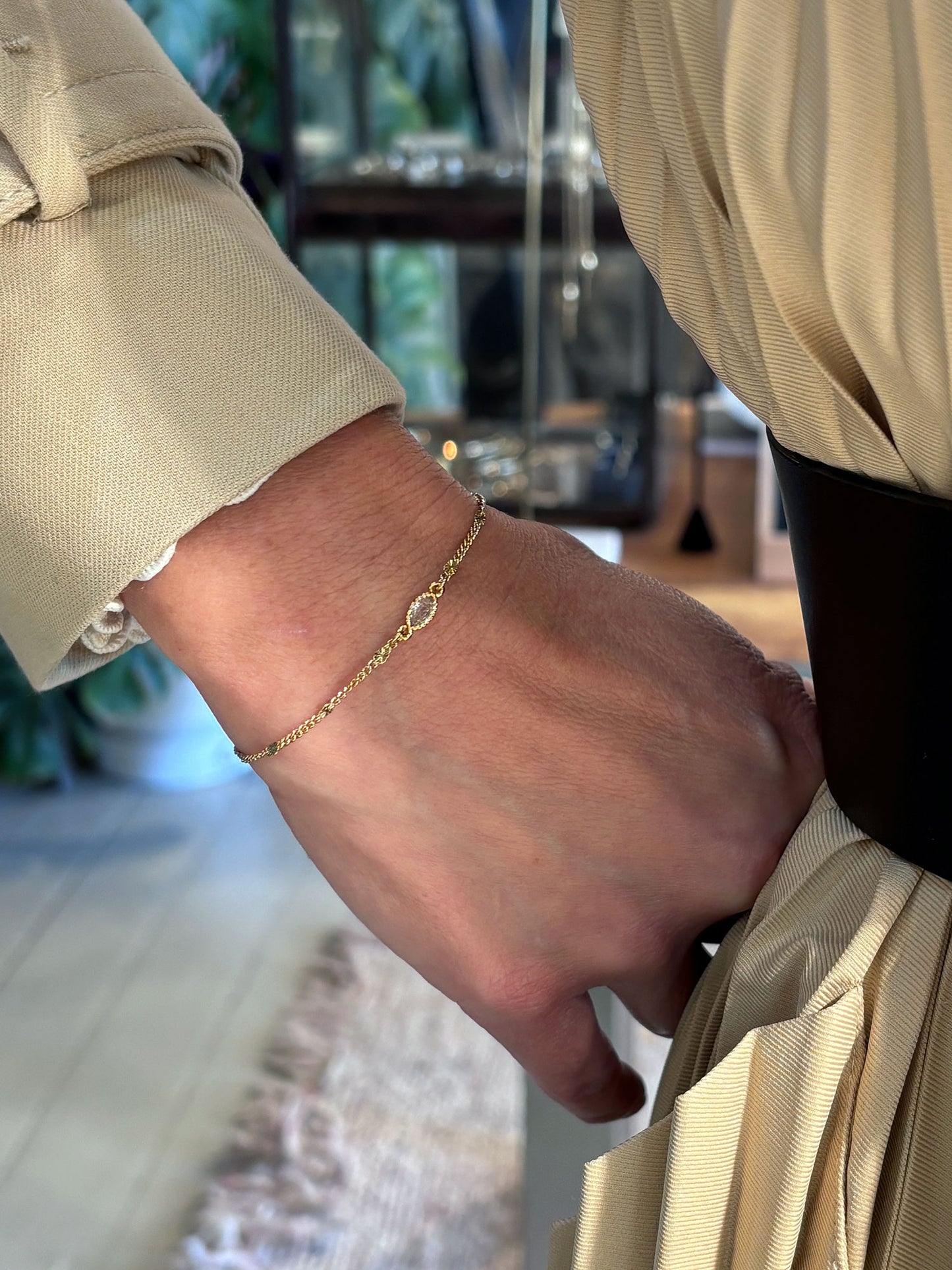 Bracelet fin navette pierre zirconium