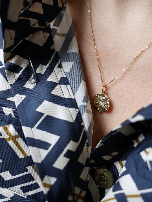 Collier médaille martellée