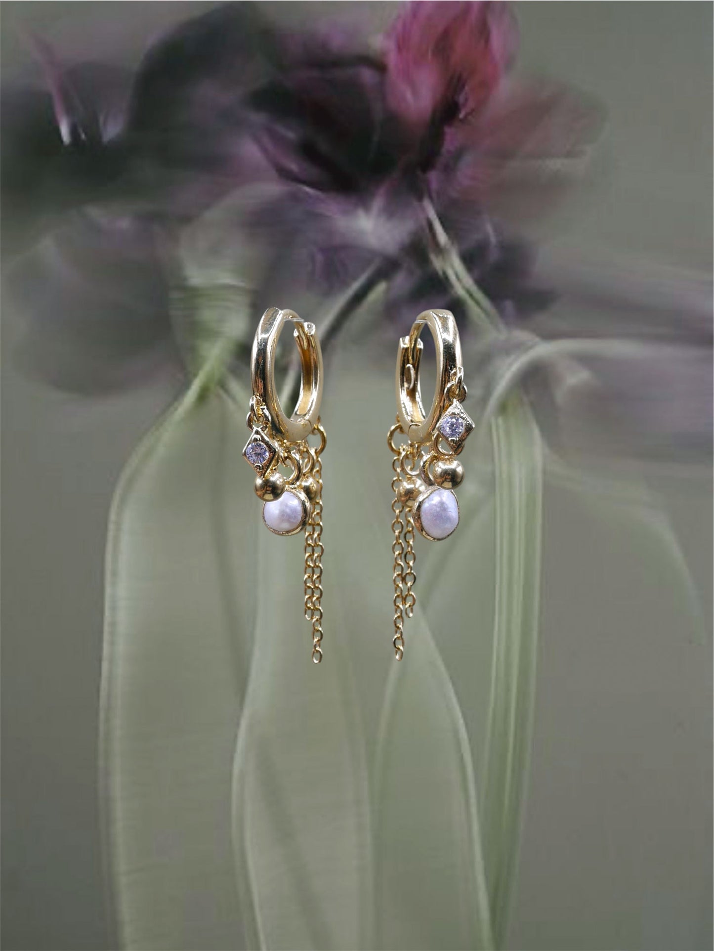 Boucles d'oreilles créoles dorées perle et zircon | Petite Madame Bijoux