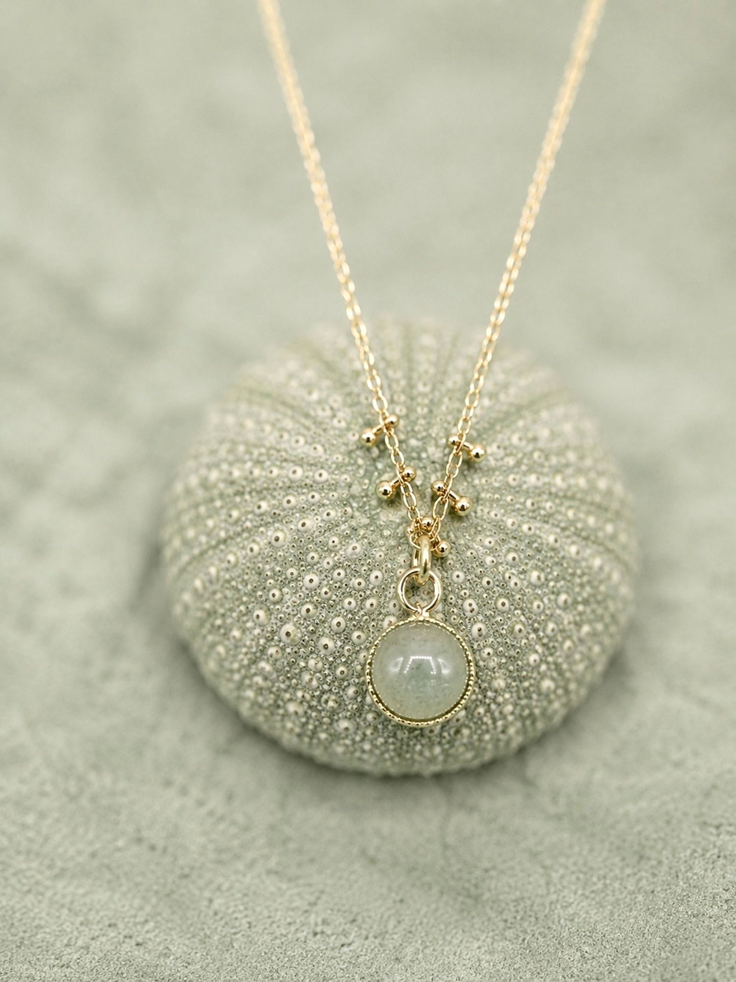 Collier Hortense aventurine verte chaîne dorée fine fait main France Petite Madame Bijoux