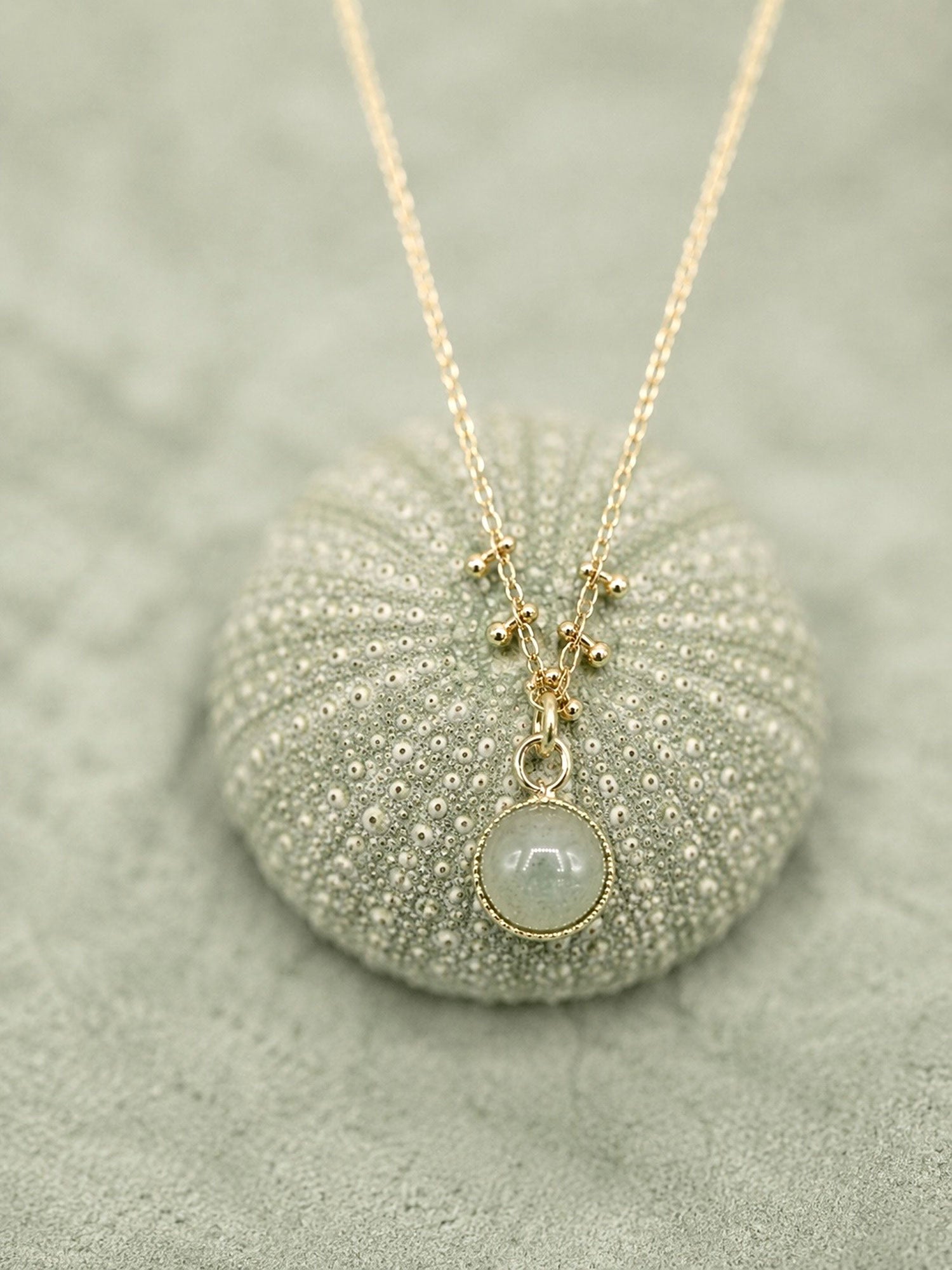 Collier Hortense aventurine verte chaîne dorée fine fait main France Petite Madame Bijoux
