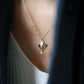 Collier pendentif losange à motif géométrique