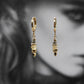 Petites boucles élégantes longueur 3cm , métal laiton doré à l or pur 24 carats . Pierres fines de pyrite et citrine .Création française de la créatrice Petite Madame à Guérande en Bretagne 